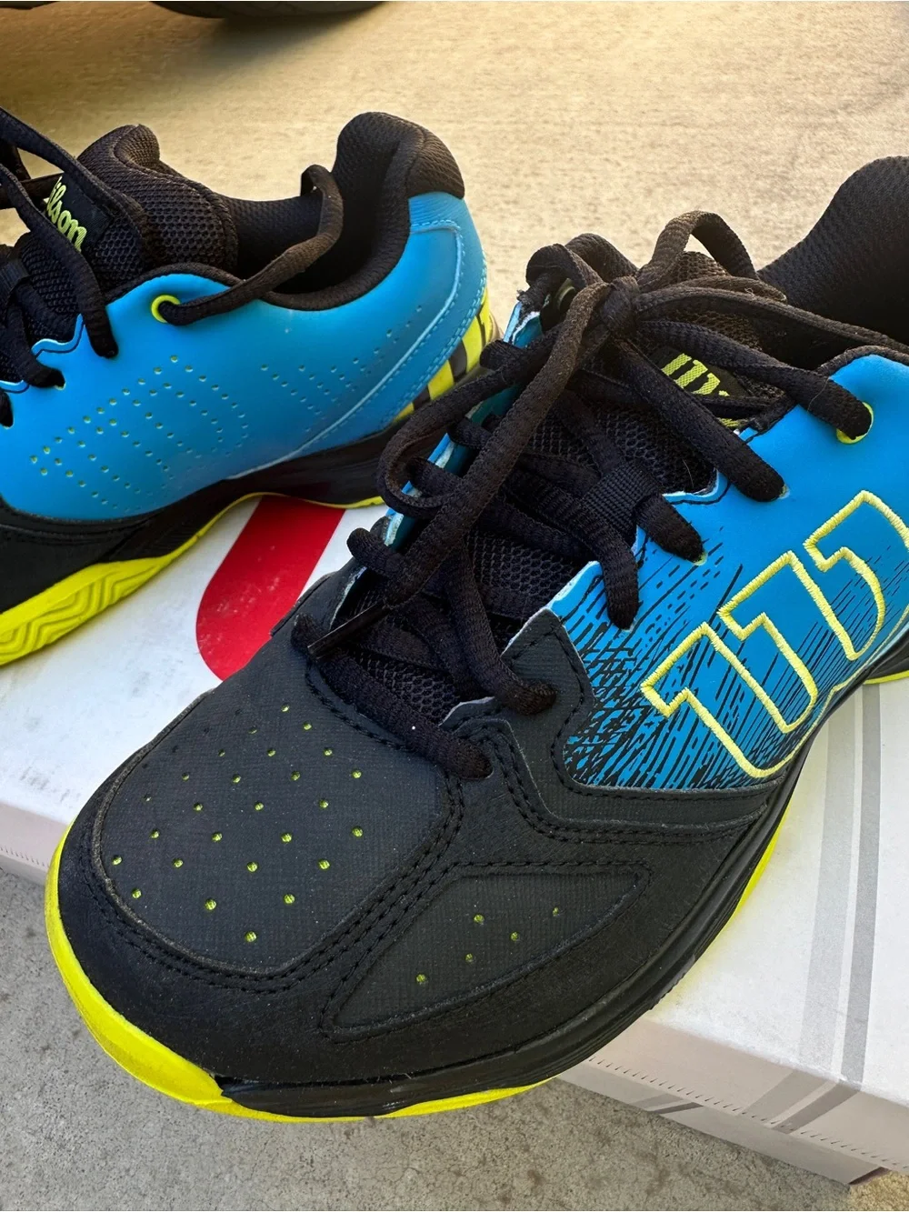 Wilson Stroke JR Tennis Shoes - Black & Blue size 5